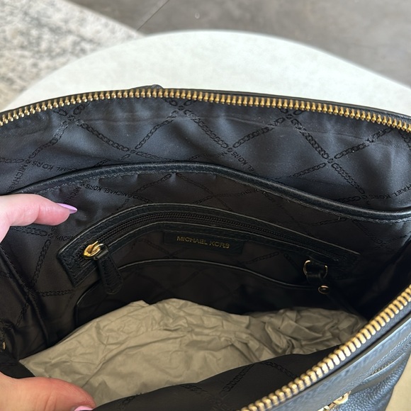 Micheal Kors pebbled leather Backpack - Picture 4 of 6